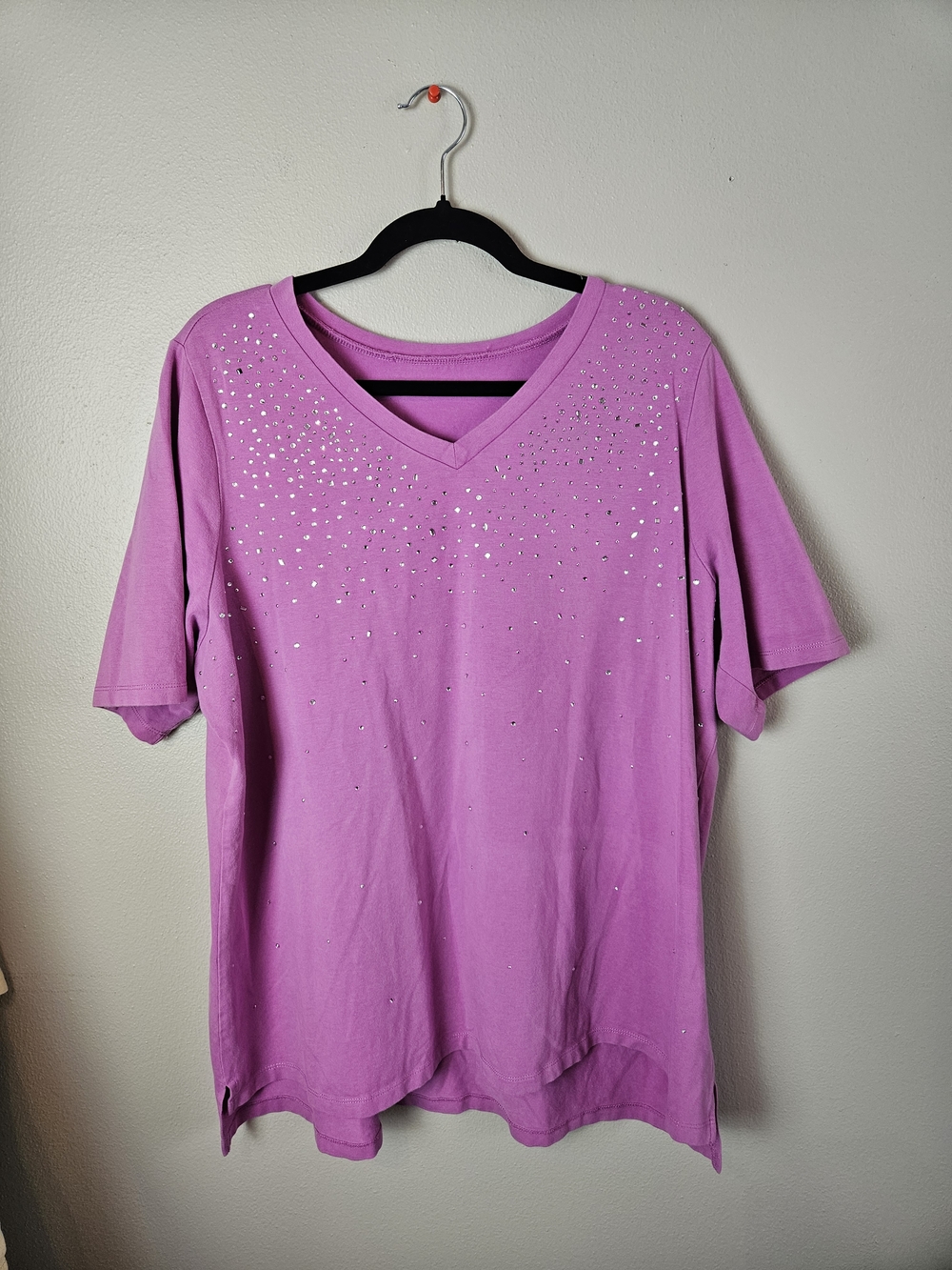 Women's V-Neck Short Sleeve Top with Rhinestones - Pink